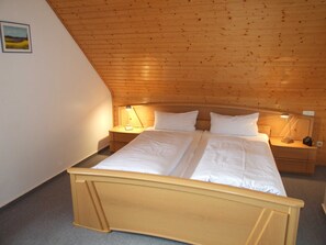 3 bedrooms, iron/ironing board, travel cot, WiFi