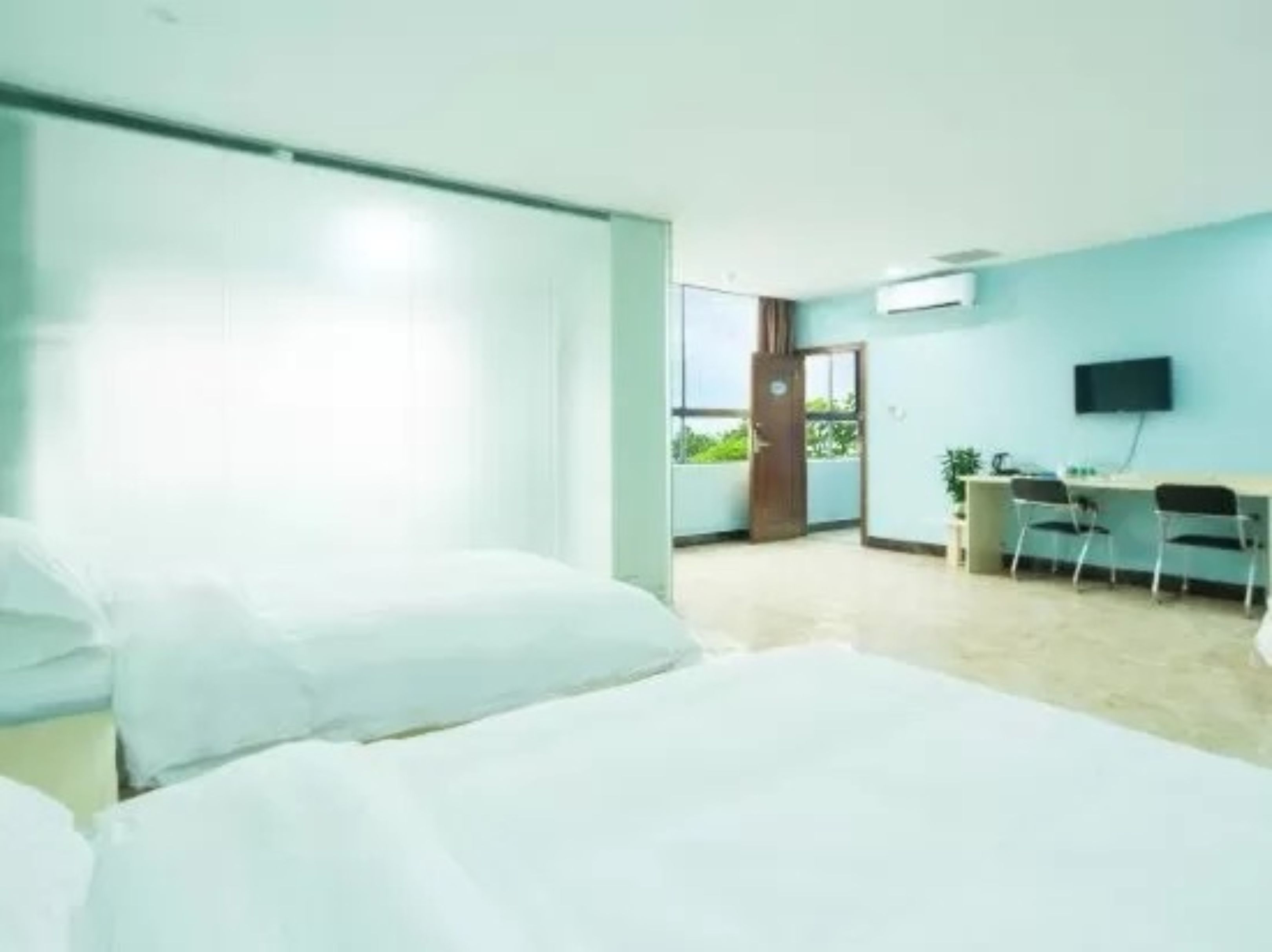 deluxe triple room | desk, blackout curtains, free wifi