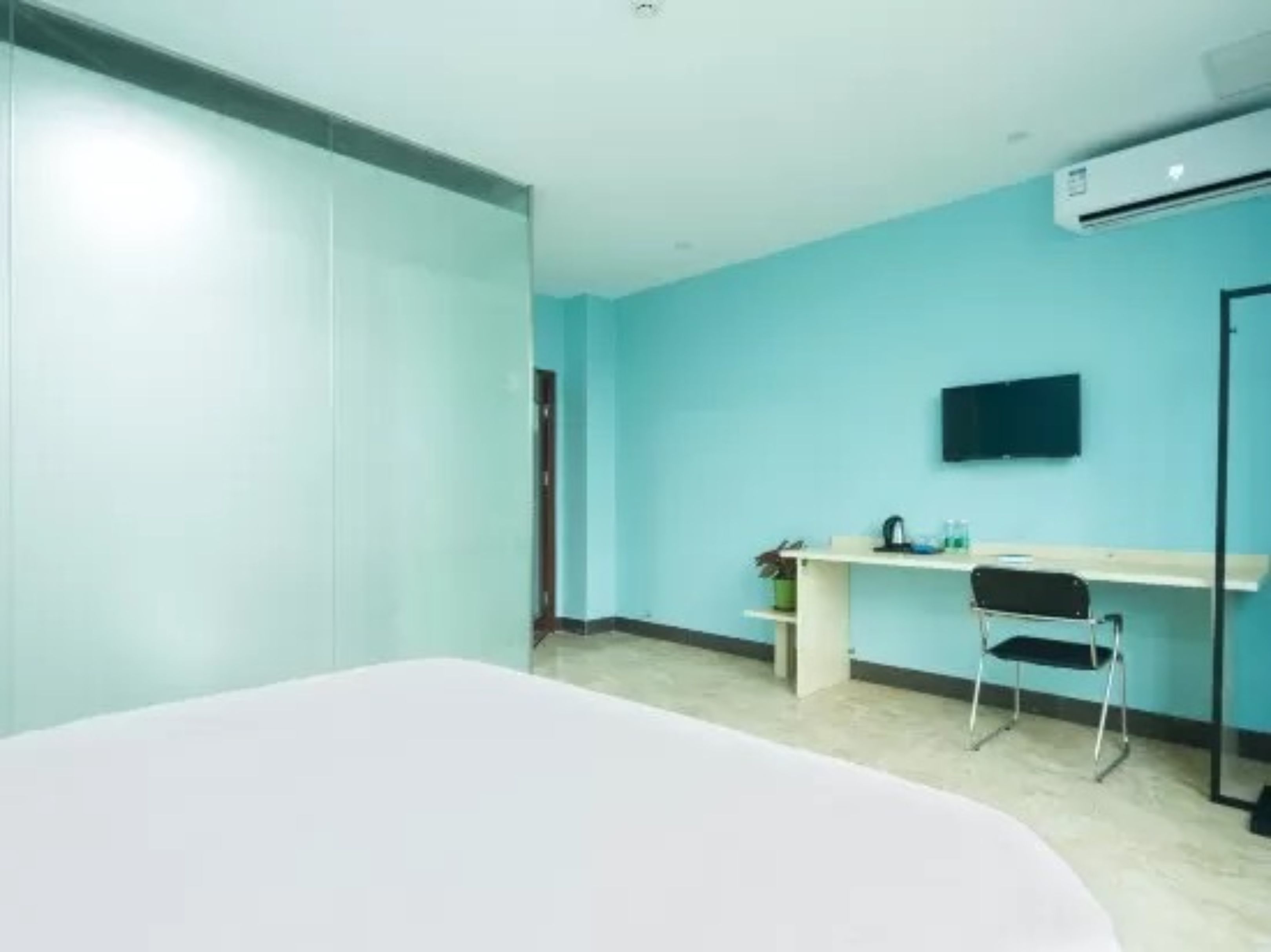 deluxe double room | desk, blackout curtains, free wifi