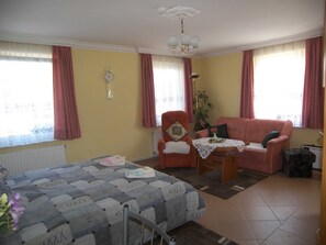 1 Schlafzimmer, Bügeleisen/Bügelbrett, Bettwäsche