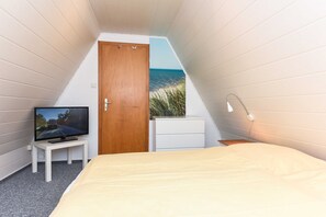 2 bedrooms, travel cot, WiFi