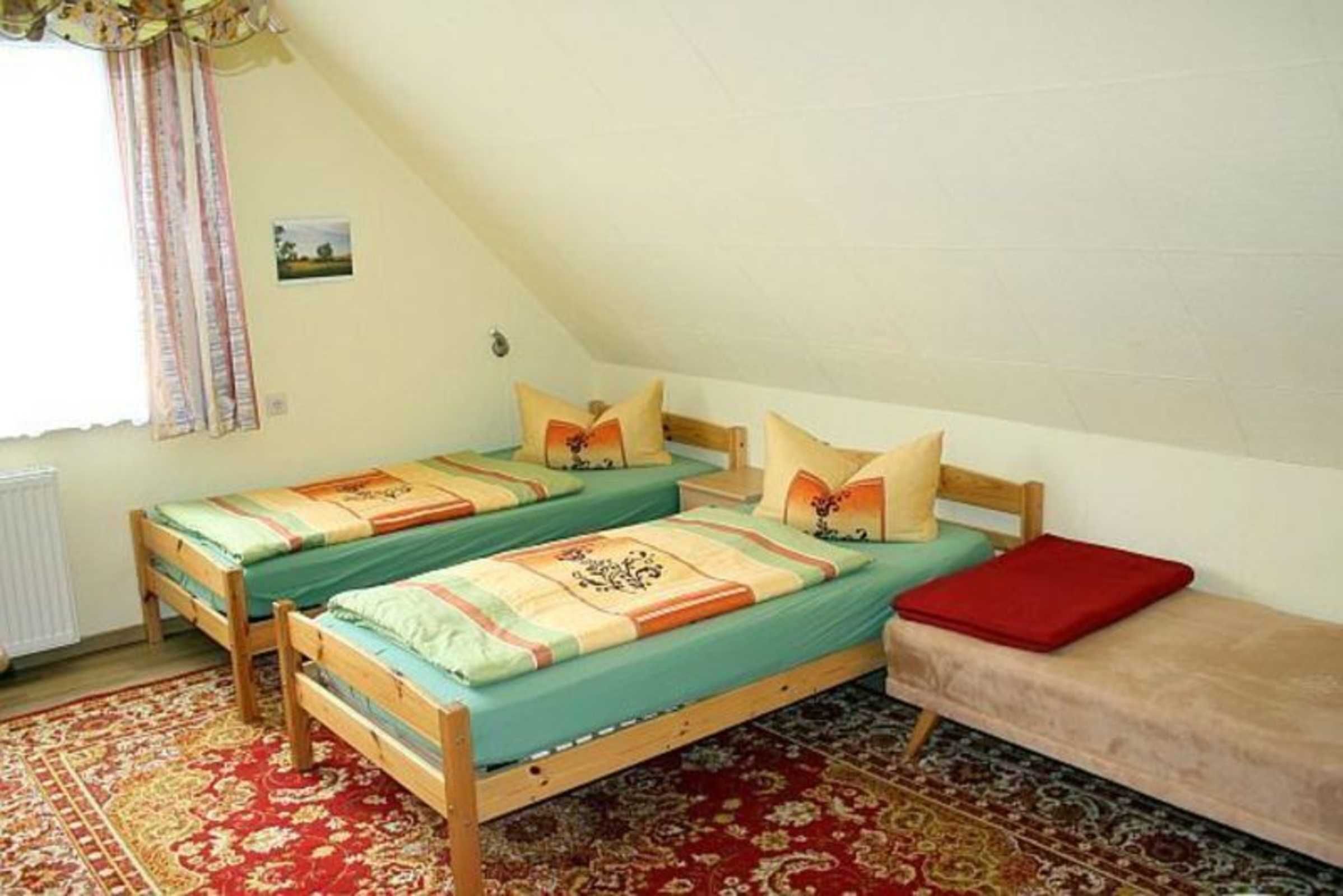 3 bedrooms, travel crib