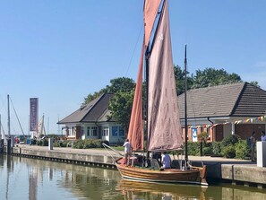 Unclassified image, 4 of 36, button - House 1795 Goldfinch - ID 44131 - House 1795 Goldfinch (Wustrow)