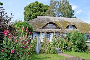 Unclassified image, 2 of 20, button