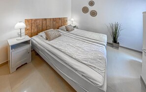 3 makuuhuonetta, vauvan matkasänky, ilmainen Wi-Fi, vuodevaatteet