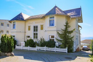 Esterni