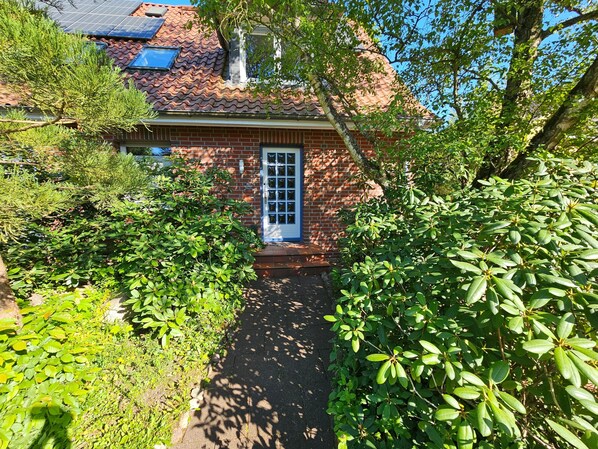 Unclassified image, 1 of 10, button