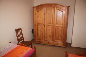 2 bedrooms, travel crib, WiFi, bed sheets