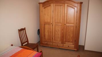 2 Schlafzimmer, Reisekinderbett, WLAN, Bettwäsche