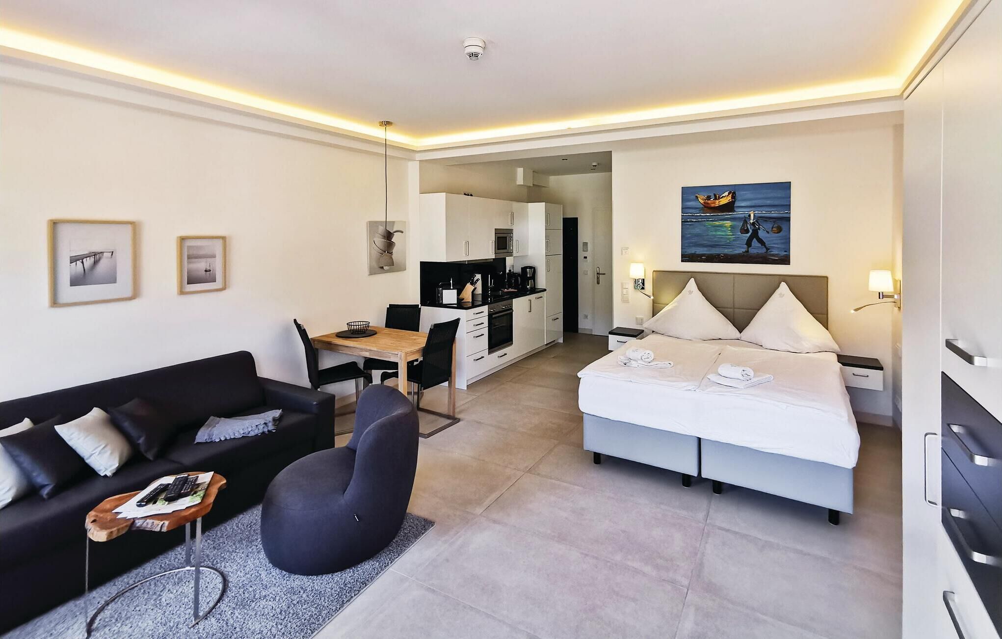 In-room safe, free WiFi, bed sheets