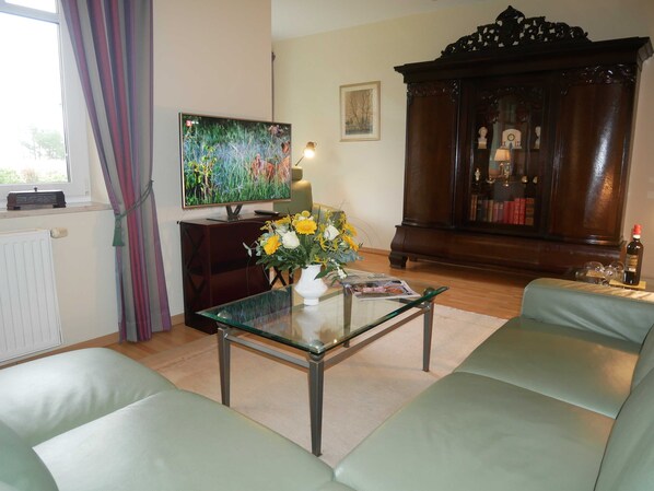 Unclassified image, 1 of 19, button