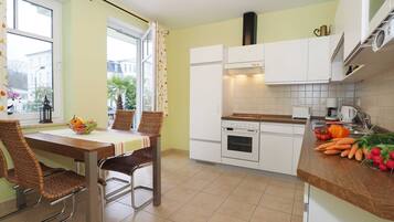 Réfrigérateur, micro-ondes, four, lave-vaisselle