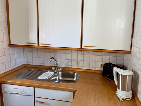 Refrigerador, microondas, horno y lavavajillas 