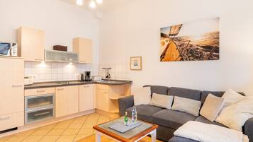 Fernseher, DVD-Player, Stereoanlage