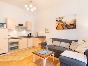 Fernseher, DVD-Player, Stereoanlage