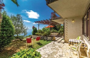 Outdoor dining - Beautiful apartment in Kolavici (Kolavici)