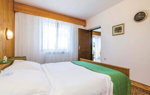2 bedrooms, travel crib, free WiFi, bed sheets