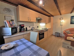 Kühlschrank, Mikrowelle, Ofen, Geschirrspüler