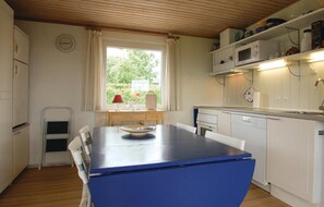 Réfrigérateur, micro-ondes, plaque de cuisson, lave-vaisselle