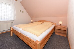 1 bedroom, travel cot, WiFi