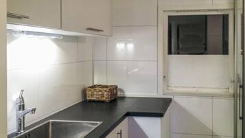 Frigorifero, piano cottura, lavastoviglie, macchina per tè/caffè