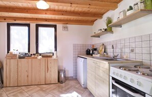 Réfrigérateur, four, plaque de cuisson, lave-vaisselle