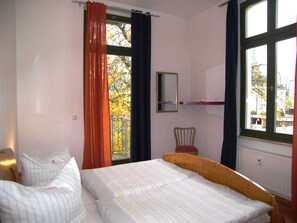3 bedrooms, travel cot, WiFi, bed sheets - 3-room apartment on the first OG. - Then, Villa "Goodewind" app. 5 (Heringsdorf)
