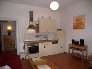 Fridge, oven, dishwasher, coffee/tea maker