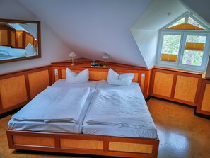 3 bedrooms, travel cot, WiFi