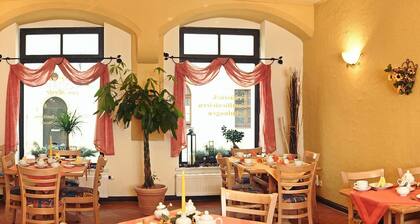 Single room - .Hotel to the market