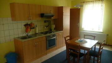 Kühlschrank, Ofen, Hochstuhl