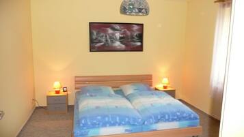 2 Schlafzimmer, Reisekinderbett, Bettwäsche