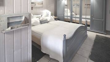 2 Schlafzimmer, Zimmersafe, Reisekinderbett, WLAN