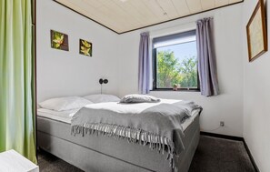 3 bedrooms, travel crib - 3 bedroom beautiful home in Farsø (Farsø)