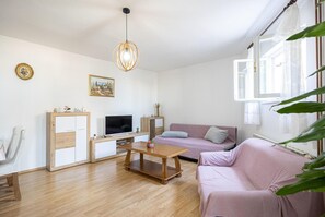 Fernseher, DVD-Player, Stereoanlage