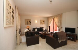 Una televisión, un reproductor de DVD