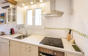 Kühlschrank, Mikrowelle, Herdplatte, Geschirrspüler