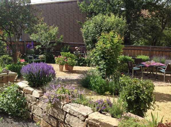 صورة غير مصنفة، 1 من 16، زرّ