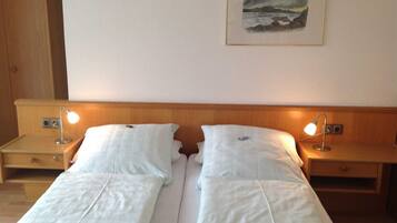 2 Schlafzimmer, Schreibtisch, Reisekinderbett, WLAN