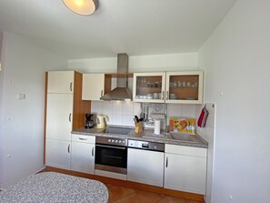 Refrigerador, microondas, horno y lavavajillas