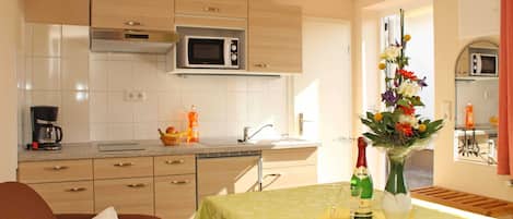 Fridge, microwave, coffee/tea maker, electric kettle