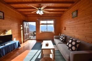 Family Loft | Desk, blackout curtains, free WiFi, bed sheets - Beverly B&B (Ren'ai)