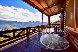 VIP Quadruple Room | Balcony - Beverly B&B (Ren'ai)
