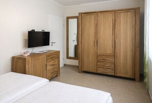 2 bedrooms, free internet - H2-W5 (Wi-Fi for free) - DUENENZEIT App Nr 5 max 4 pers (Dierhagen)