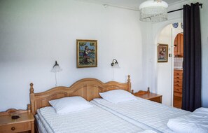 2 bedrooms, travel cot, free WiFi