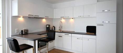 Kühlschrank, Mikrowelle, Ofen, Geschirrspüler