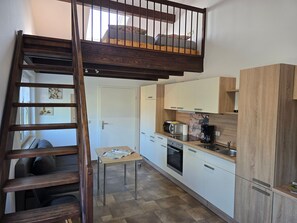 Kühlschrank, Mikrowelle, Ofen, Geschirrspüler