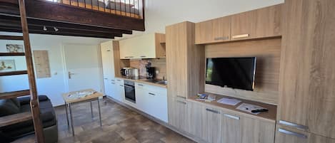 Kjøleskap, mikrobølgeovn, ovn og oppvaskmaskin