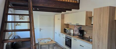 Kjøleskap, mikrobølgeovn, ovn og oppvaskmaskin