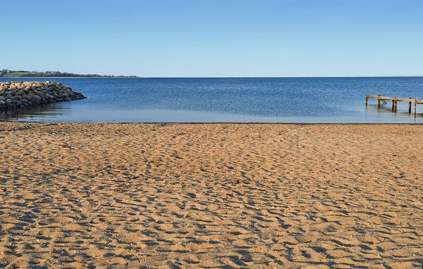 Playa en los alrededores y pesca 